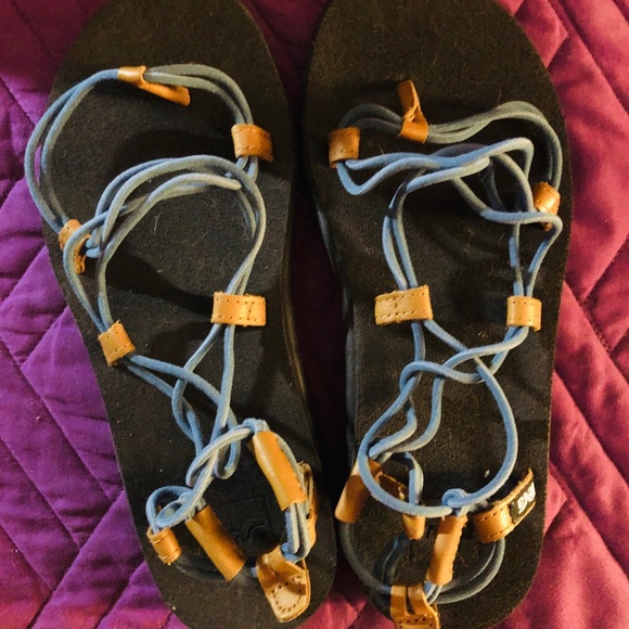 teva hurricane shoes